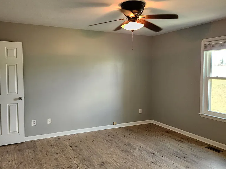1069 Pickle Rd — Photo 9