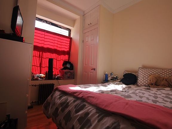 3rd image of 223 E 28th St APT 1FE