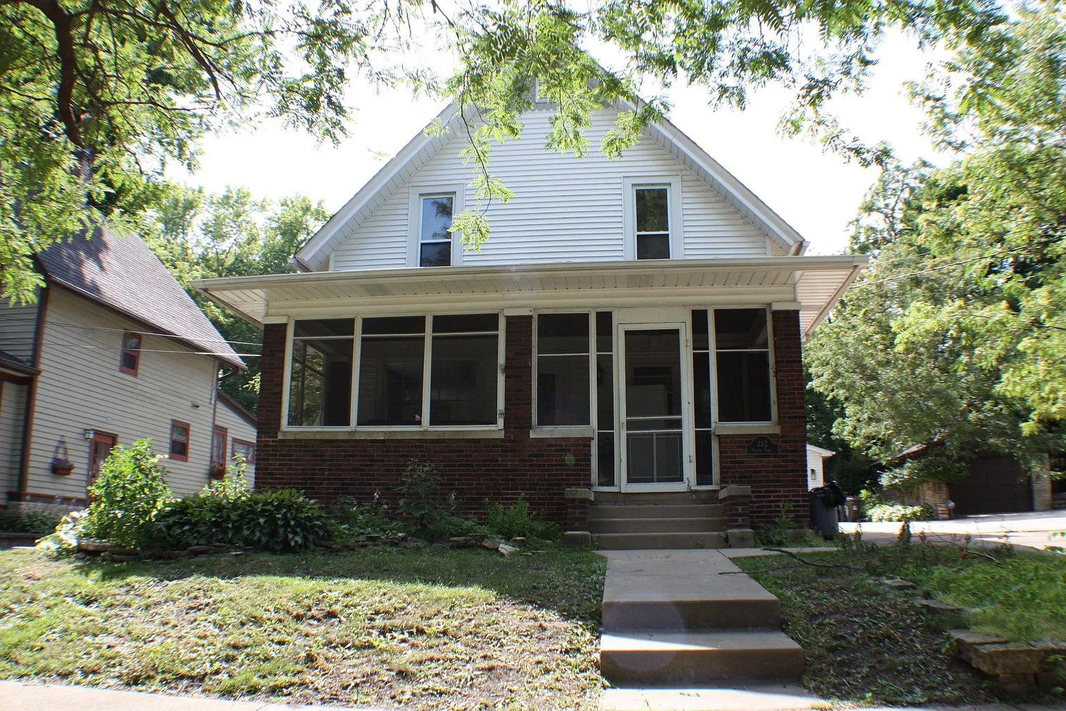 212 S 1st St photo 1