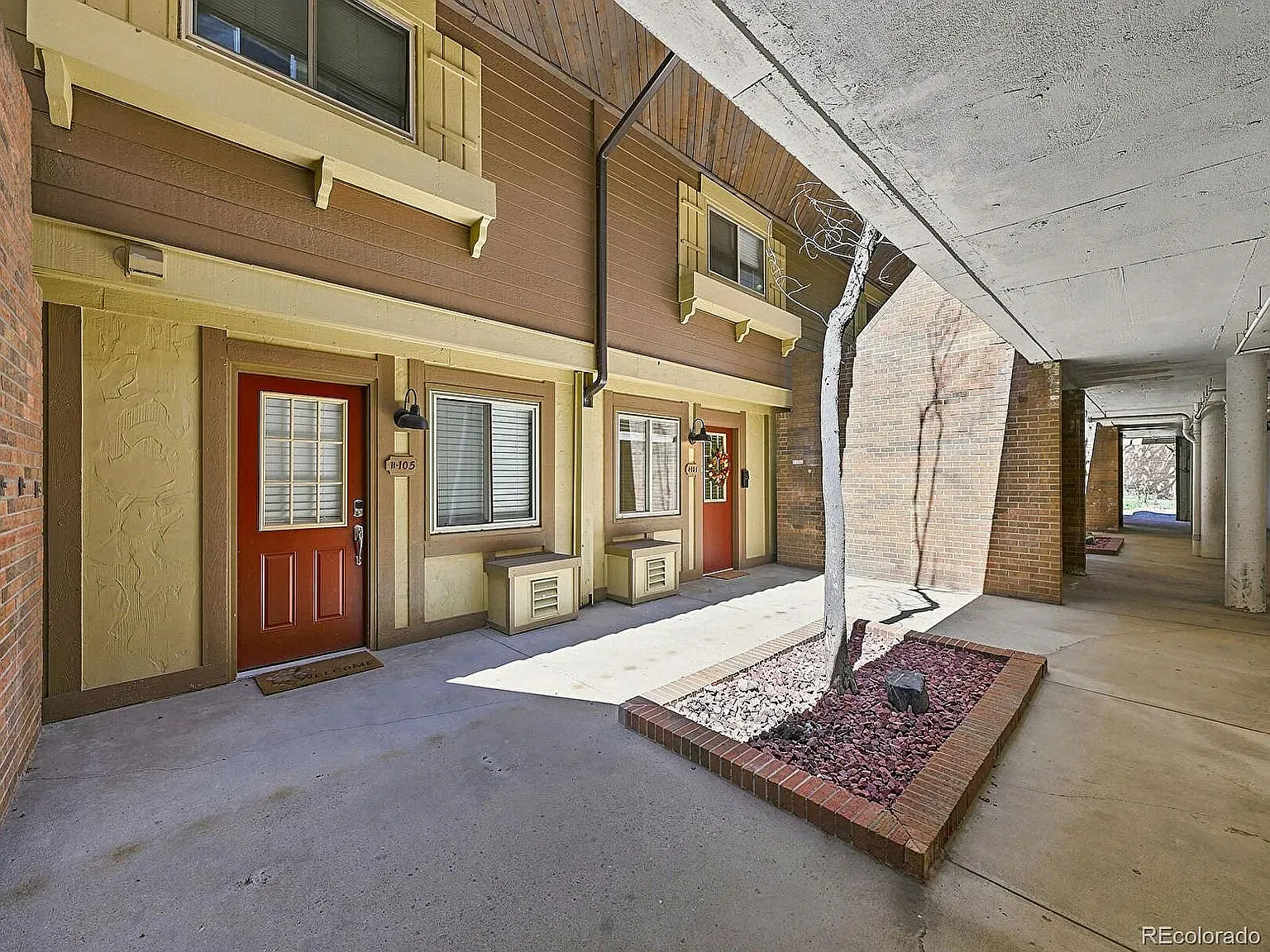 2 bed, 1.5 bath, 1102 sqft, $2,300 — Photo 3