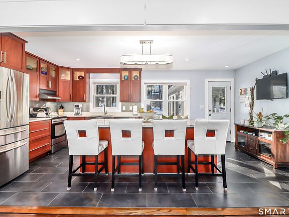 4th image of 8 Marilyn Road