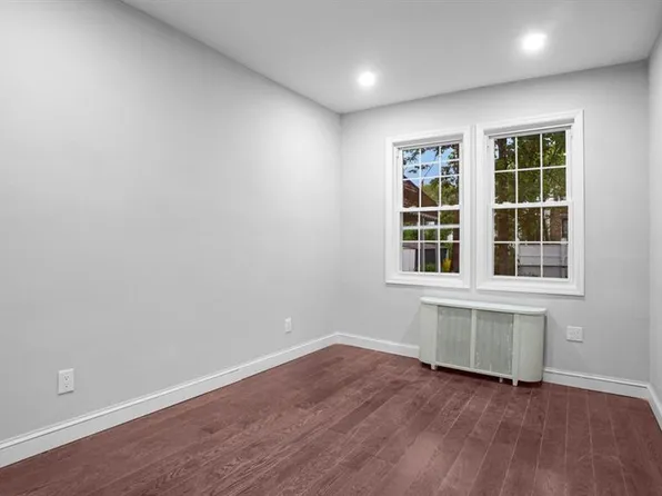 455 East 40th Street image 10 of 24