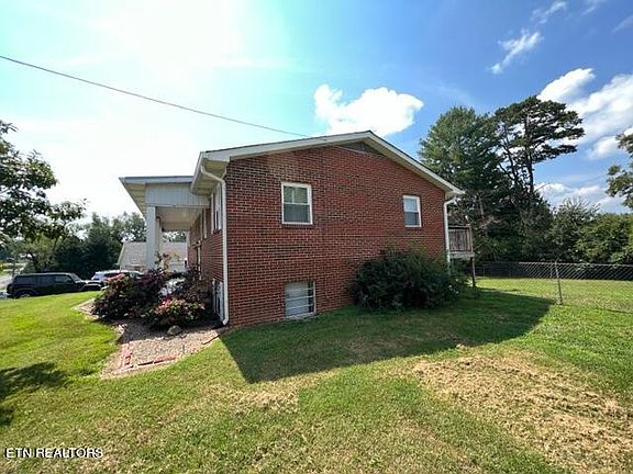 2nd image of 209 Summitt Dr