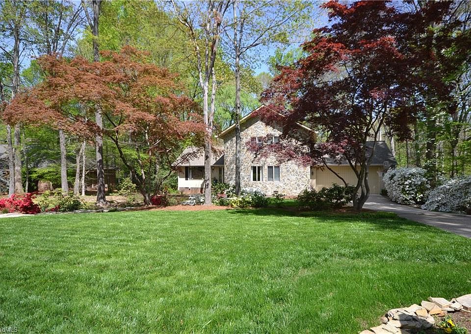 2nd image of 2810 Lake Forest Dr
