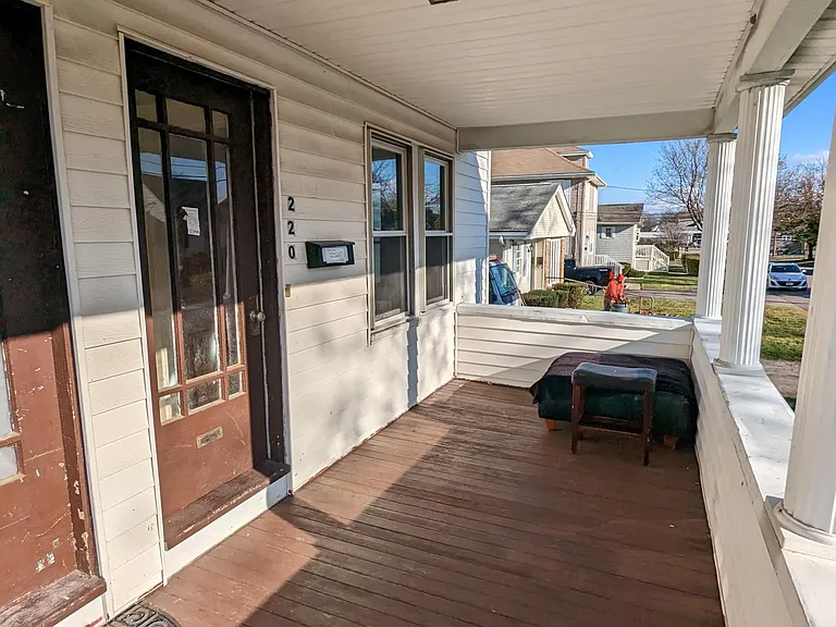 220 Norton St — Photo 10