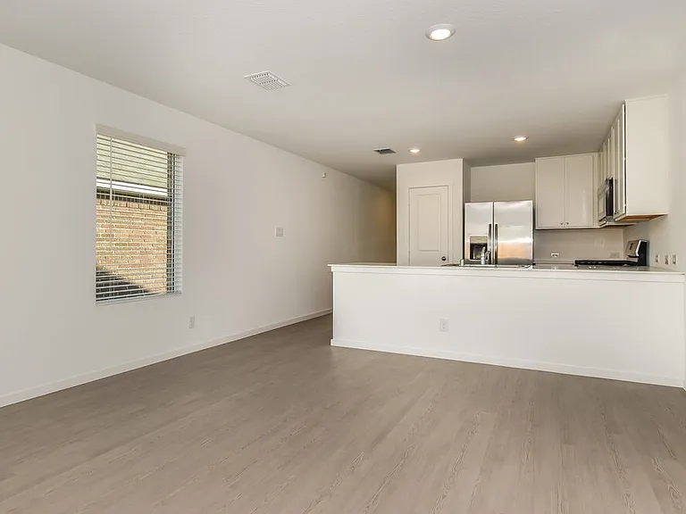 1708 Crossbill St — Photo 6