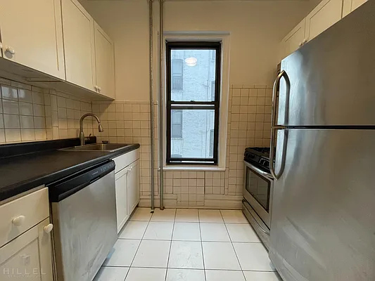 Rented by Hillel Realty Group | media 11