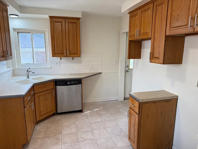 20212 Sunnyside St — Photo 12