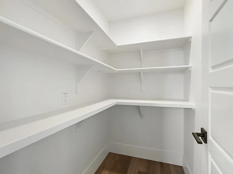 2931 W Jordan St — Photo 8