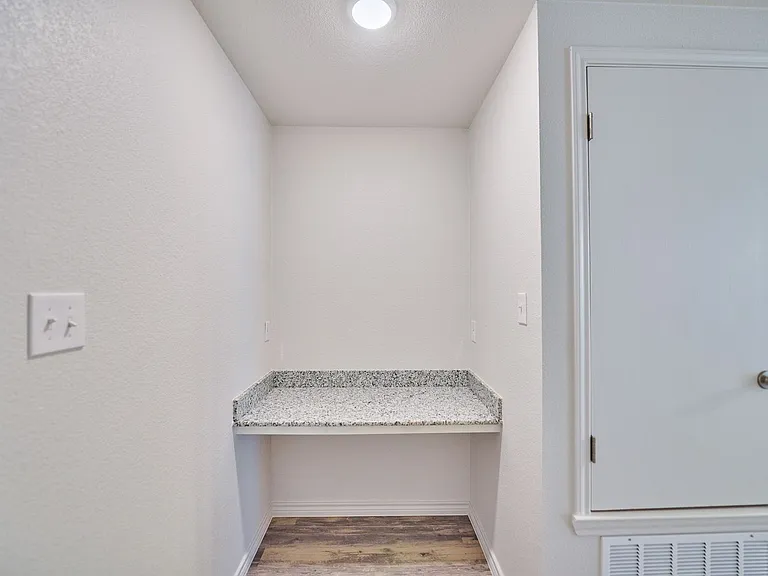1809 Clovis Dr — Photo 9