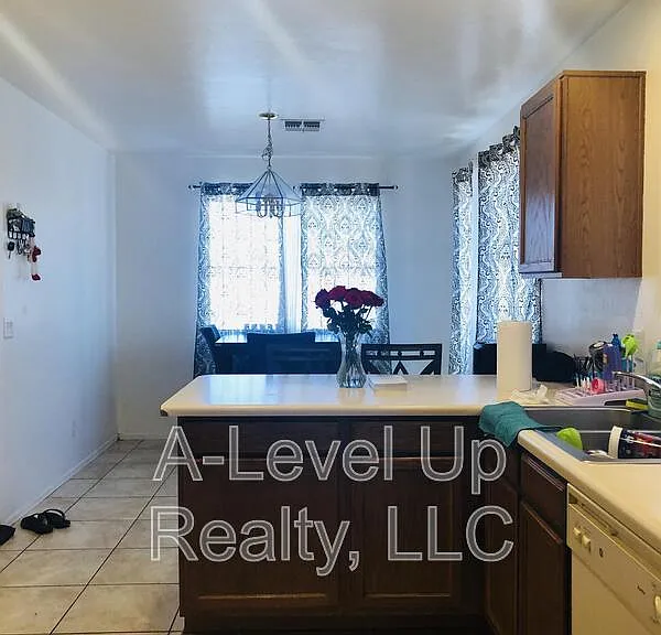 3725 W Tybolt Dr — Photo 3