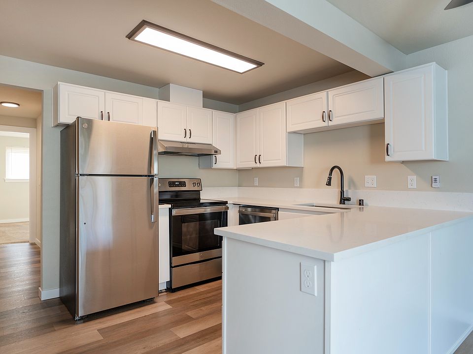 Two Bedroom One Bath - Deluxe - 900 sq ft