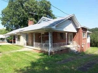 512 1st St W, Conover, NC 28613