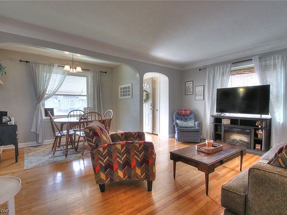 4th image of 9308 Beech Ave