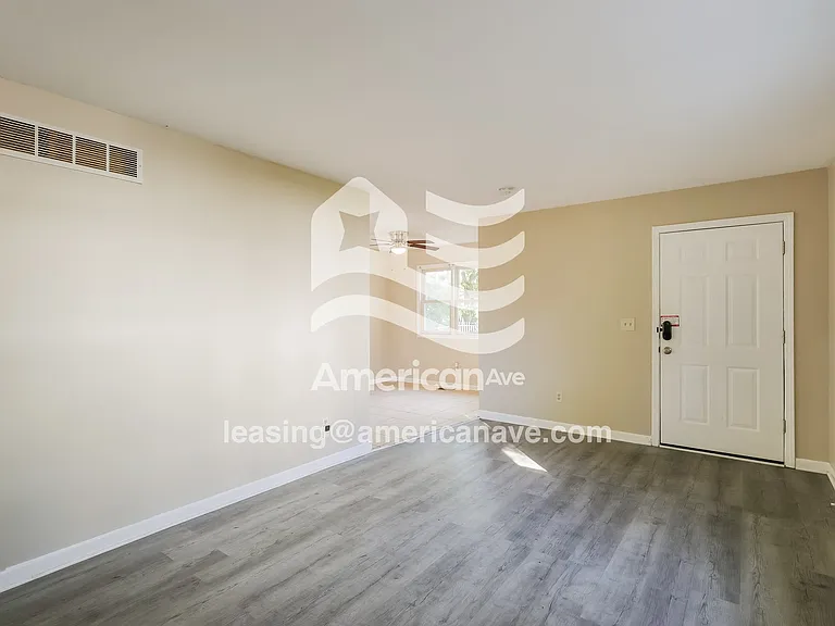 1194372_004_living_room_14130463.jpg