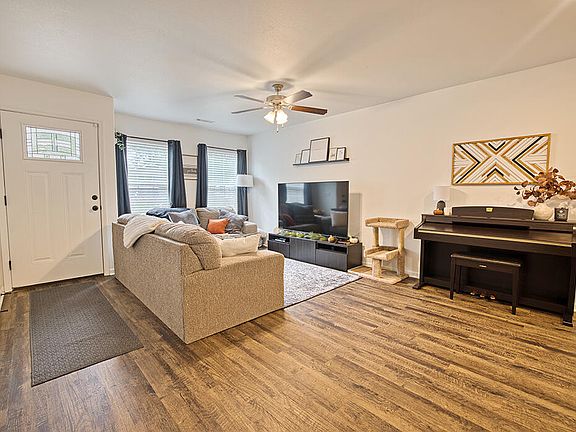5th image of 218 E Hannum Street