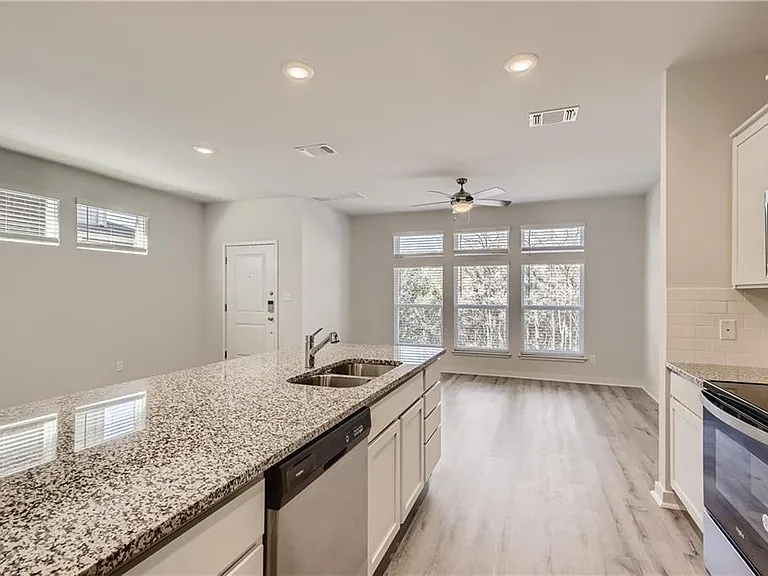 605 W South St #211 — Photo 6