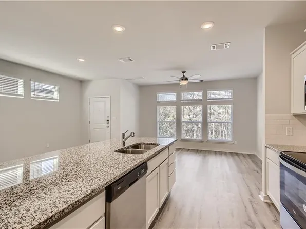 605 W South St #211, Leander, TX 78641