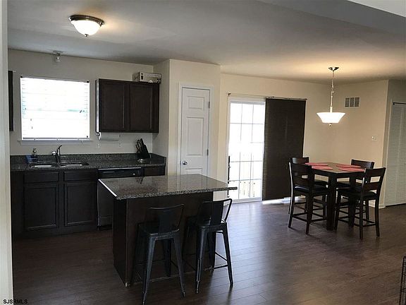 4th image of 320 Maria Loretta Ln
