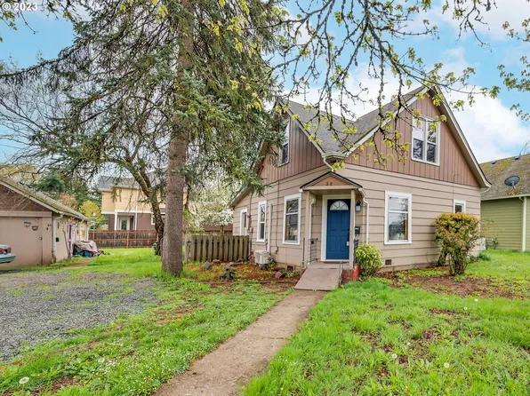 38 S 12th St, Cottage Grove, OR 97424