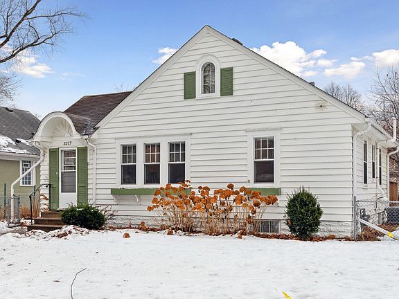 2nd image of 3217 Weenonah Pl