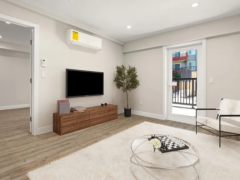 Woodland Trio Apartments — Photo 38