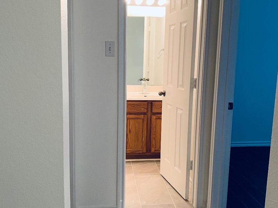 1st image of 304 Valona Loop