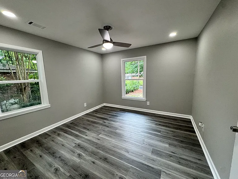 1508 Vancouver Dr — Photo 16