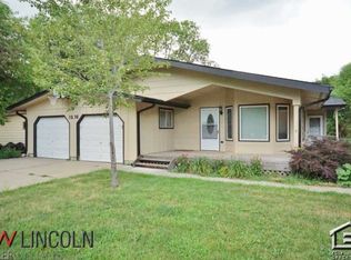 1216 Argyll Pl, Lincoln, NE 68512
