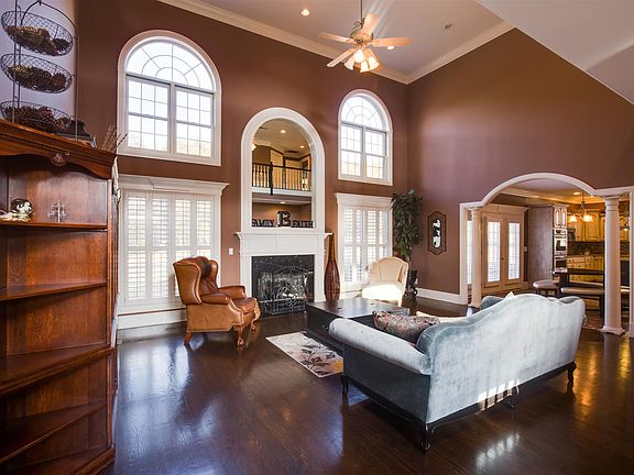 4th image of 408 Five Oaks Blvd