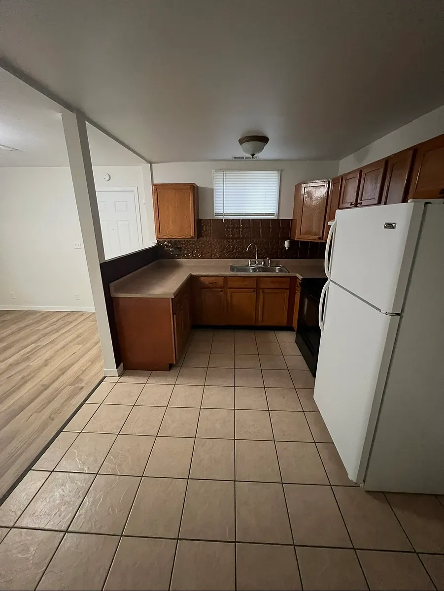 Building Photo - 221 W Carroll St #1