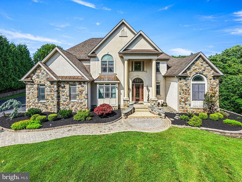 1st image of 211 Stonechase Dr