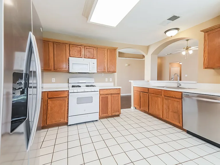 1626 Redwood Dr — Photo 9