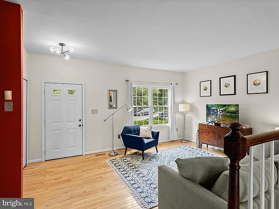 5th image of 626 Marianne Ln