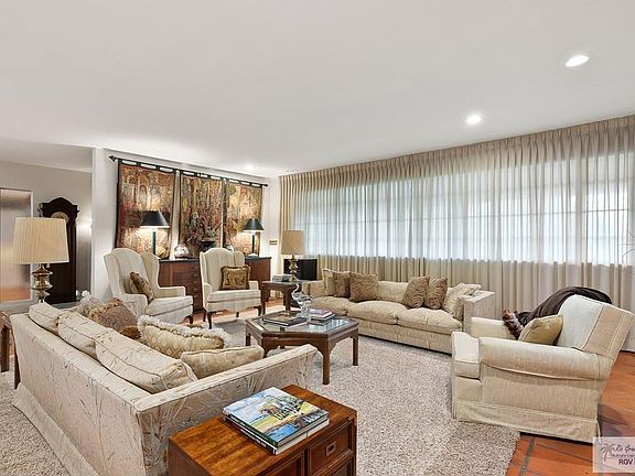 3rd image of 553 Lake Dr