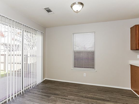 5th image of 2937 Saint David Dr