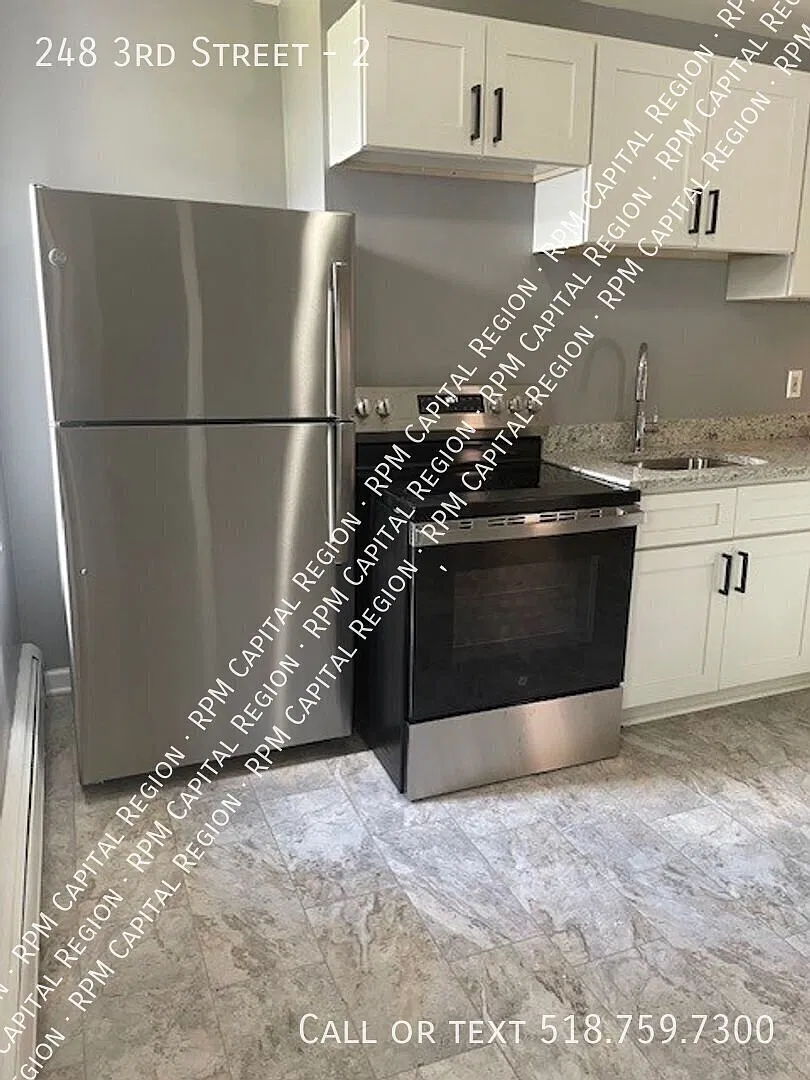 Updated Apartment in Convenient Troy Location — Photo 2