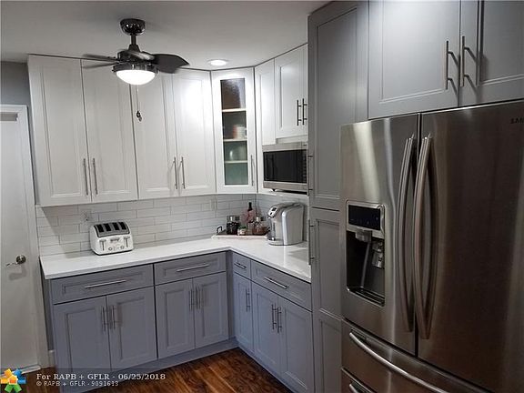 GRANITE COUNTERS, SUBWAY TILE BACK SPLASH