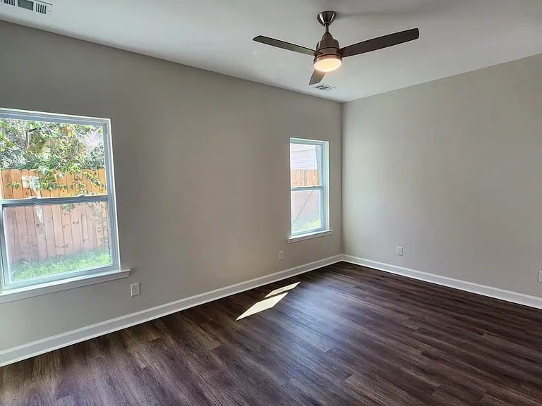 33 Travis St — Photo 8