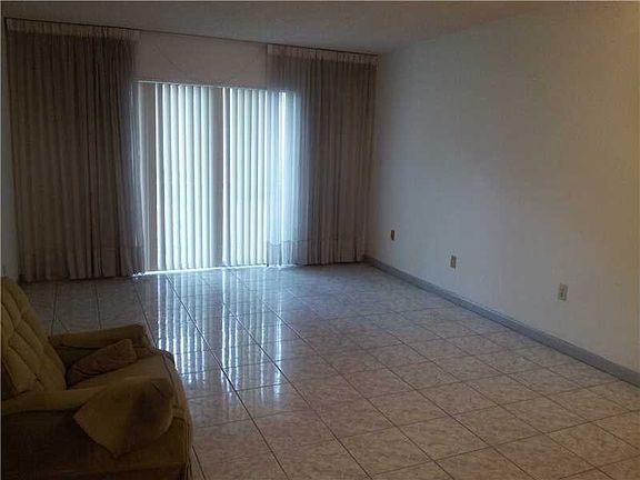 4th image of 16750 NE 10th Ave APT 128