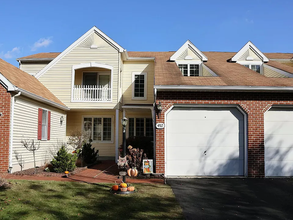 492 Meadow Ln