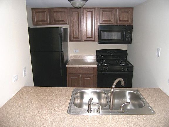 4th image of 1979 Kenilworth Cir APT A