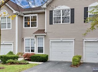 369 Catskill Ct, Mahwah, NJ 07430