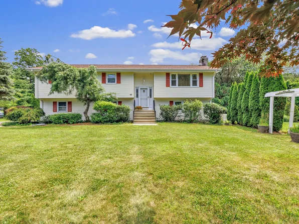 10 Magnolia Road, Trumbull, CT 06611