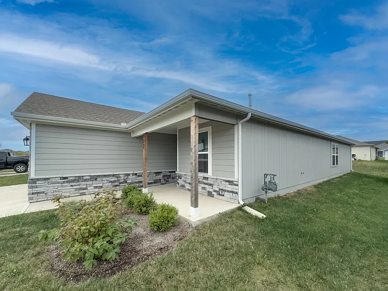 622 N Pecan St — Photo 3