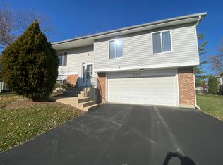 908 Pheasant Ridge Dr, Lake Zurich, IL 60047