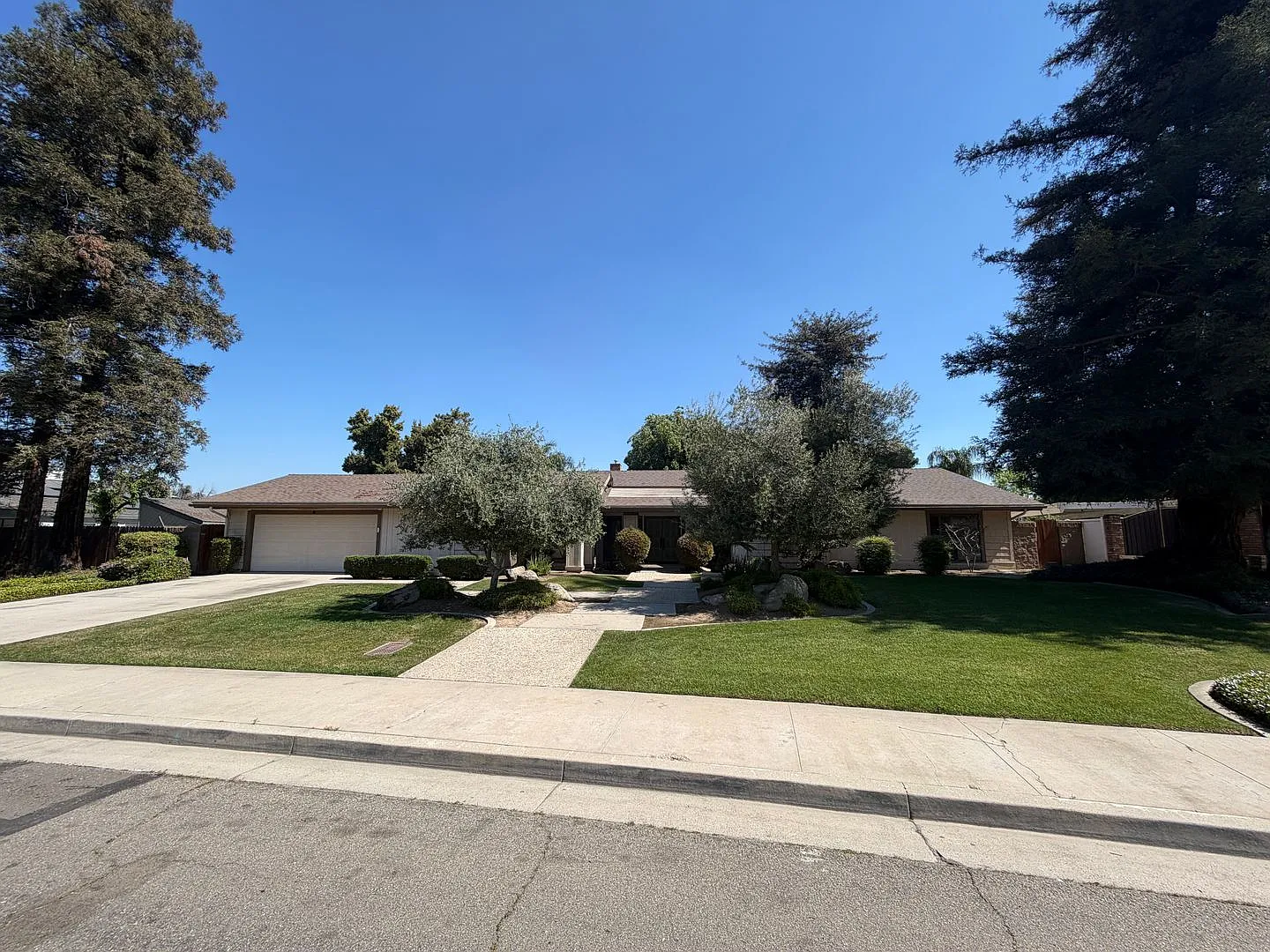 540 E Estate Dr photo 1