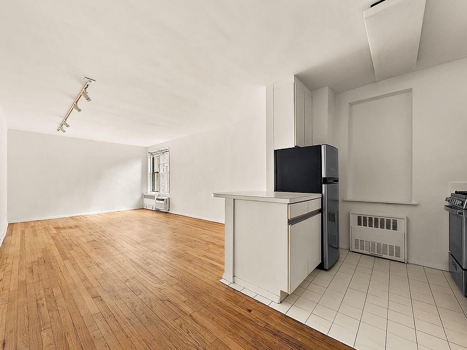 1st image of 200 E 28th St APT 2H