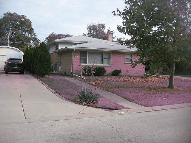 1st image of 8550 W Roseview Dr
