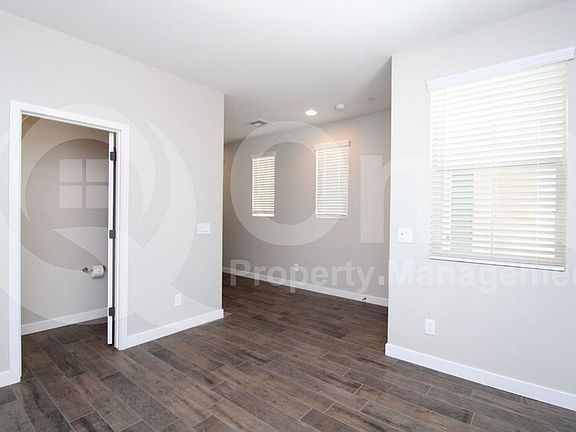 5th image of 1633 E Dogwood Ln